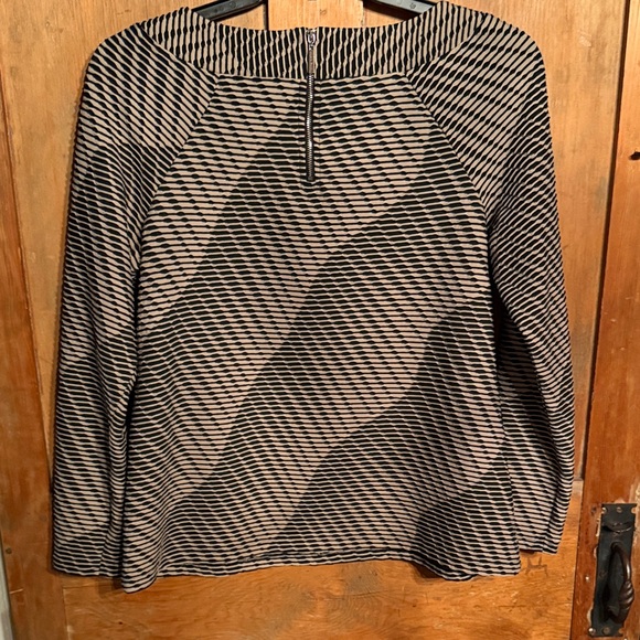 Dana Bachman Black and Tan Striped & Swirled Women's Top - Picture 3 of 4